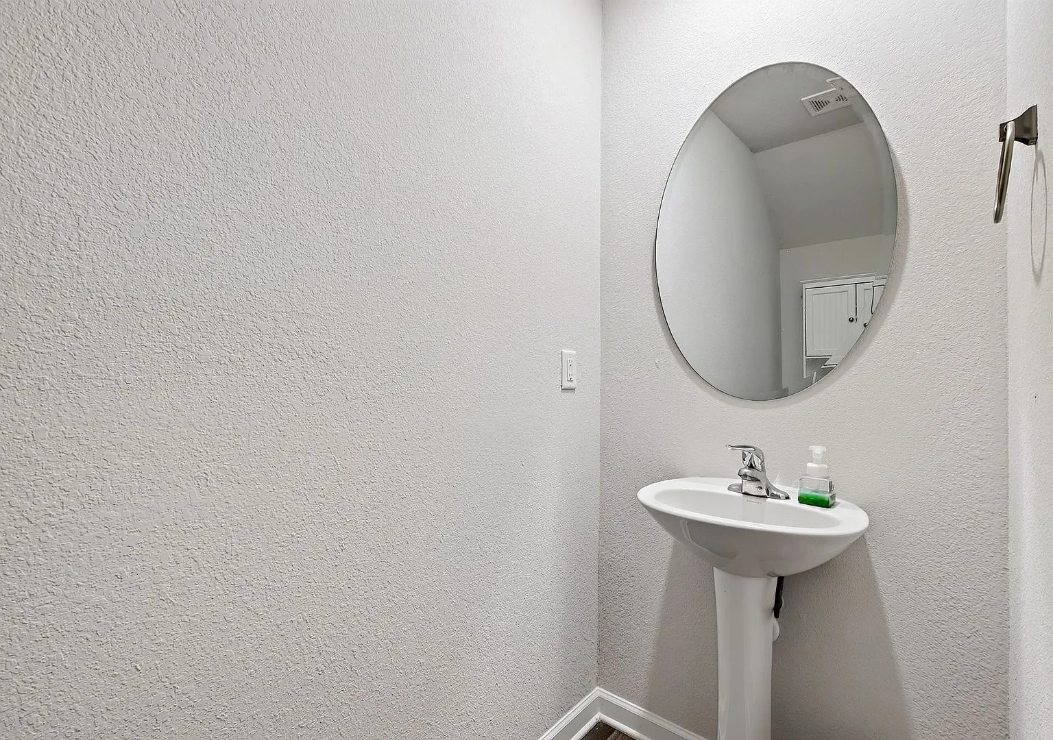 3BR Cul-de-Sac Townhome in Franklinton! — Photo 4