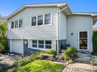 938 Walnut Ln, Crown Point, IN 46307