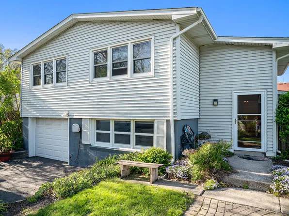 938 Walnut Ln, Crown Point, IN 46307