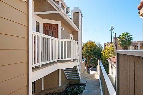 5th image of 3885 Riviera Dr Unit B