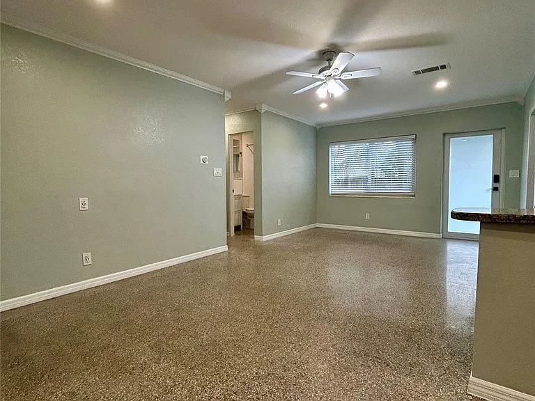 5950 NE 6th Ave — Photo 8