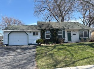 923 S Bartlett Rd, Streamwood, IL 60107