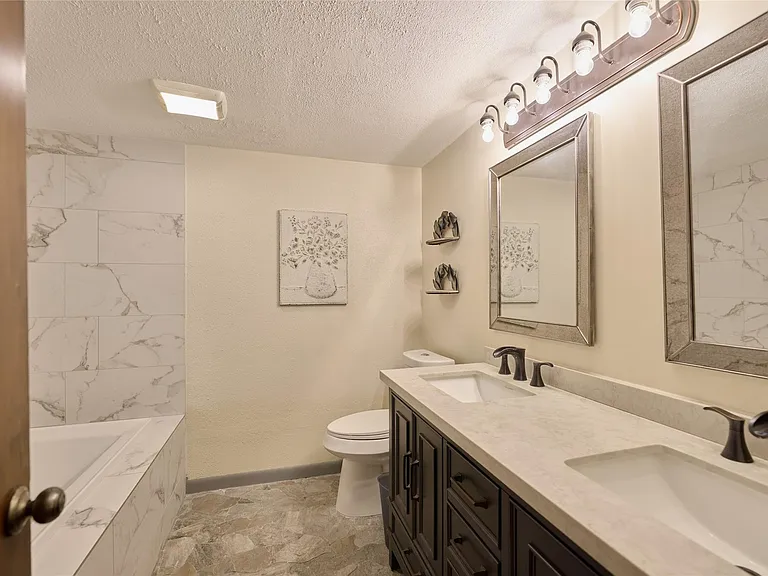 18233 Country Place Dr — Photo 15