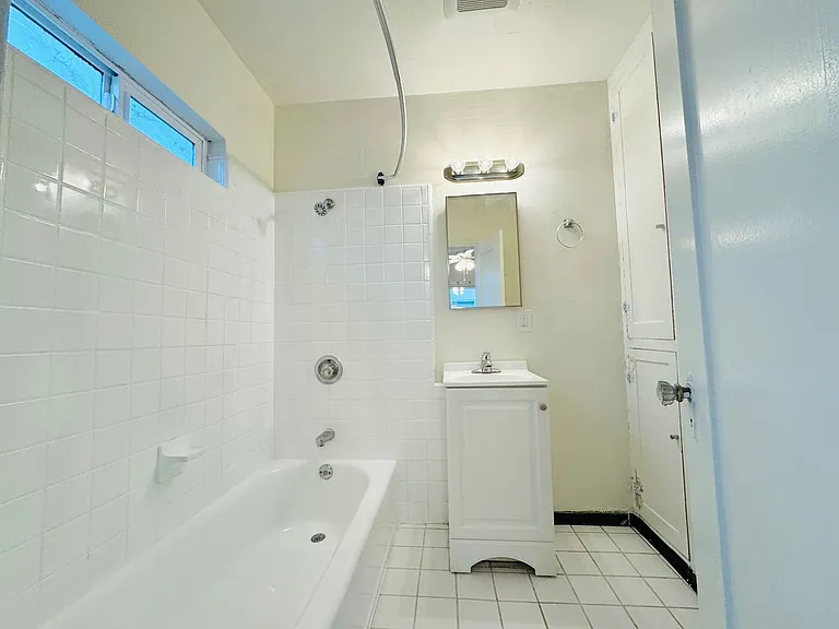 Available Now! Charming 1bd/1ba North Park Bungalow! $1,975/Mo! — Photo 11