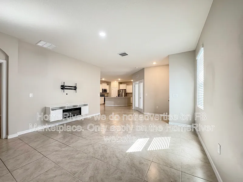 3 bed, 2.0 bath, 1587 sqft, $2,195 — Photo 4