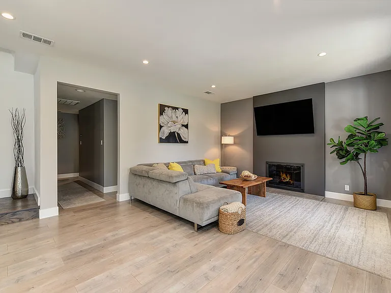3945 Orange Grove Ave — Photo 9