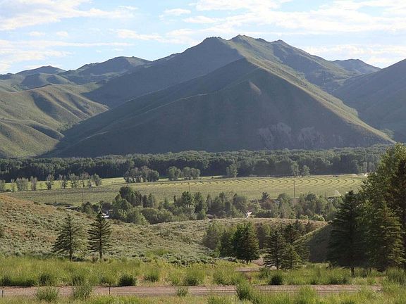 5th image of 100 Water Gulch Rd