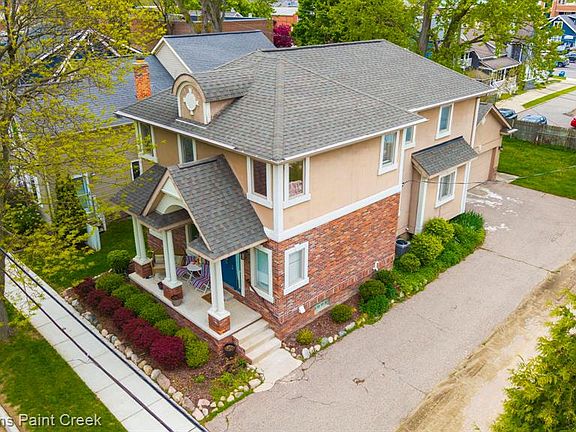 3rd image of 418 Oak St