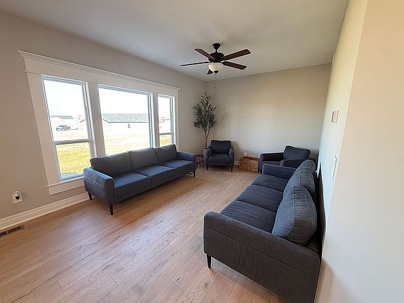 3rd image of 4355 N Rutgers Cir