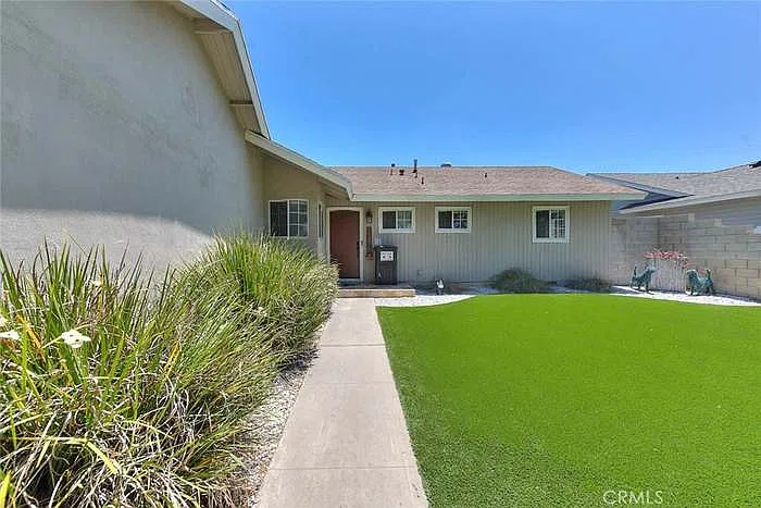 3 bed, 1290 sqft, $3,800 — Photo 2