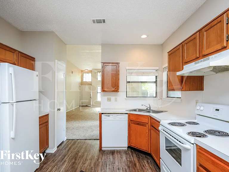 6216 Fairlane Dr — Photo 6