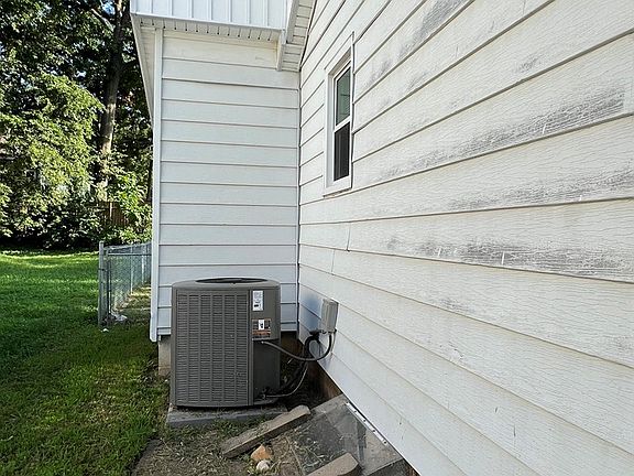 5th image of 129 W Linden Ave