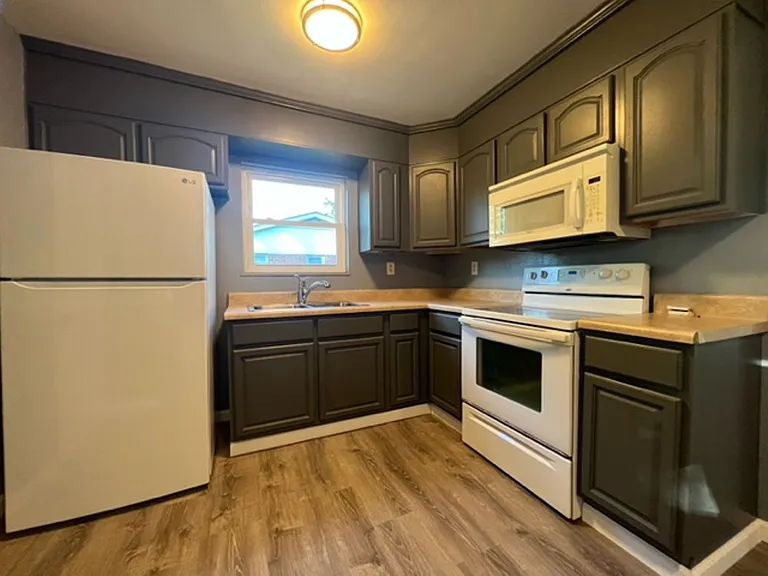 1823 Bertie St — Photo 5
