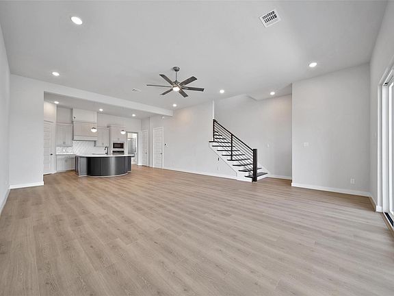 4th image of 4408 Tucker Ln