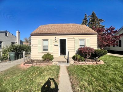 21905 Ridgeway St, Saint Clair Shores, MI, 48080