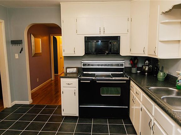 5th image of 4014 Raven St