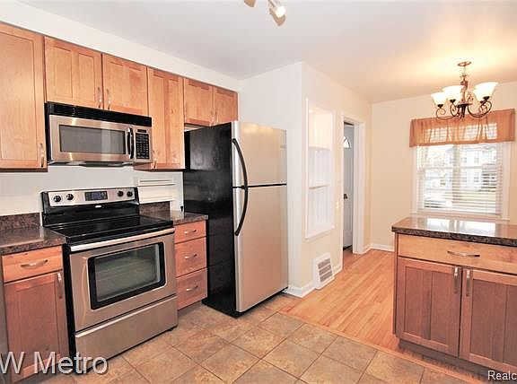 5th image of 2438 Edgewood Blvd