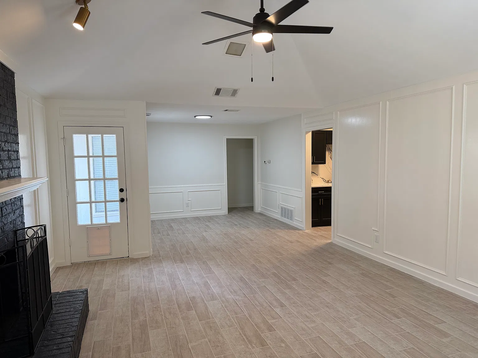 3 bed, 1155 sqft, $2,200 — Photo 2