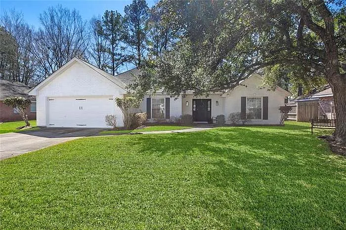 4 bed, 1837 sqft, $2,900 — Photo 2