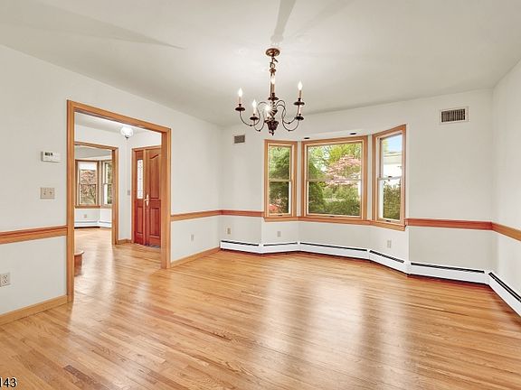 4th image of 702 Castleman Dr