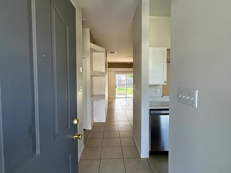 4046 Bonnie Dr — Photo 3