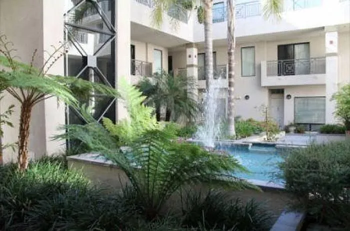 2 bed, 2.5 bath, 1017 sqft, $3,100 — Photo 2