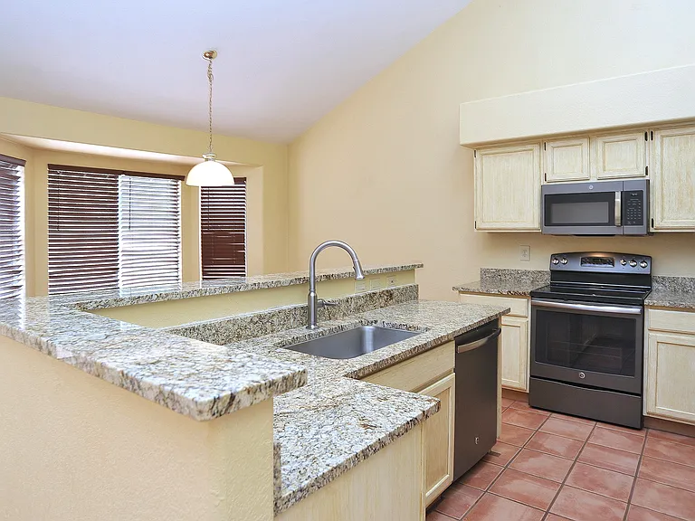 8205 N Midnight Way — Photo 5