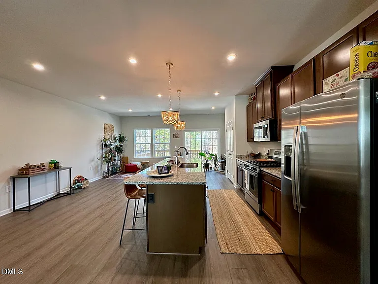 921 Romeria Dr — Photo 3