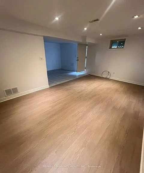 166 Saint Lawrence Dr #BASEMENT — Photo 16