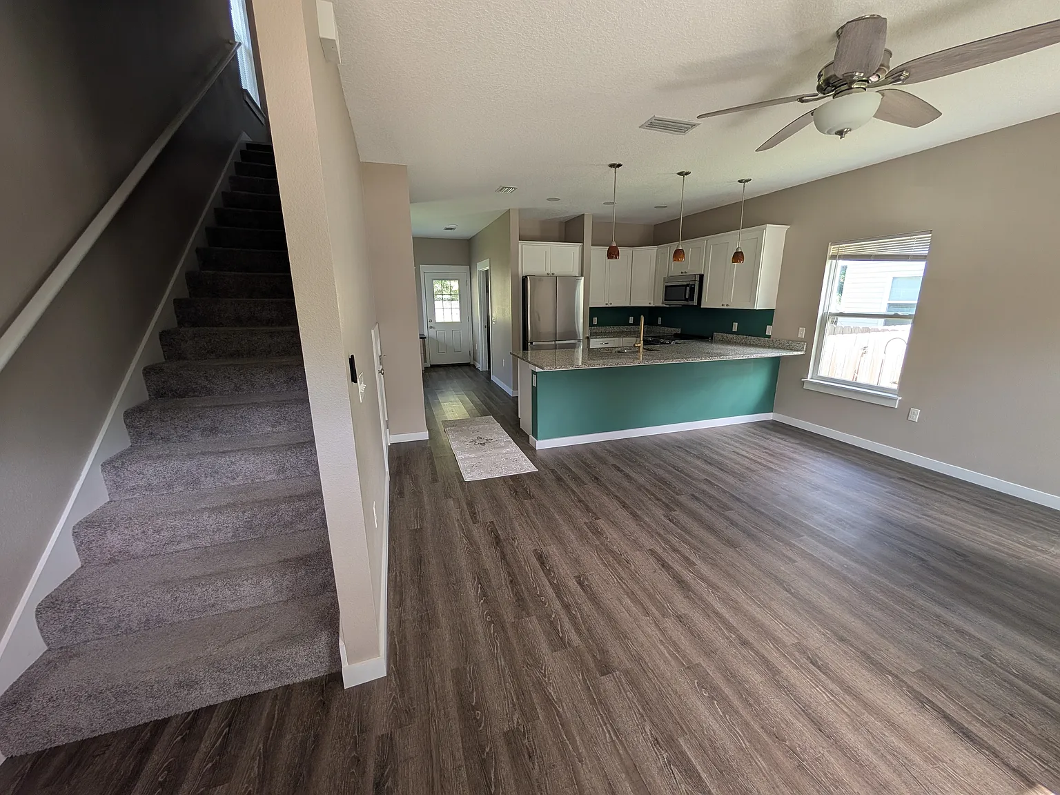 3 bed, 2.5 bath, 1486 sqft, $2,200 — Photo 4