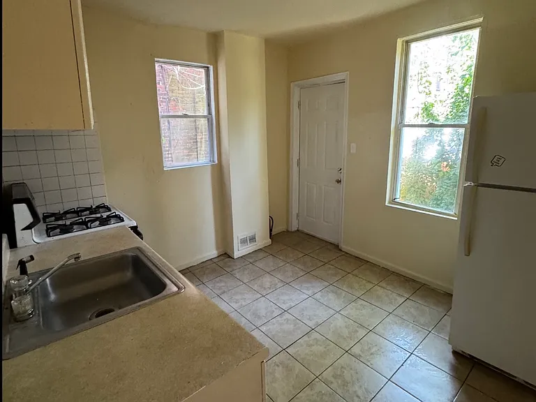 5515 Crowson St — Photo 5