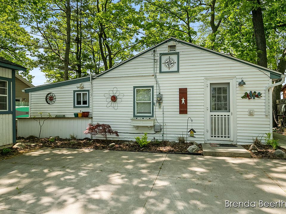 10467 Poplar Dr NE, Rockford, MI 49341 Zillow