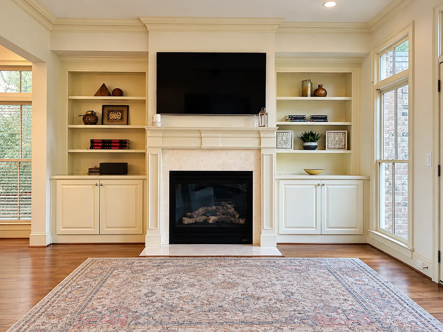 3 bed, 3.5 bath, 2400 sqft, $3,600 — Photo 4