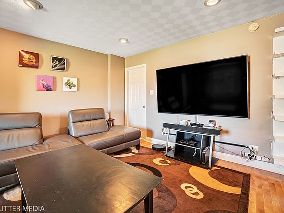 3rd image of 2321 Oak Park Ave