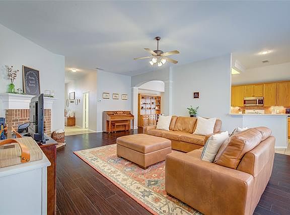 5th image of 4014 Silktree Dr