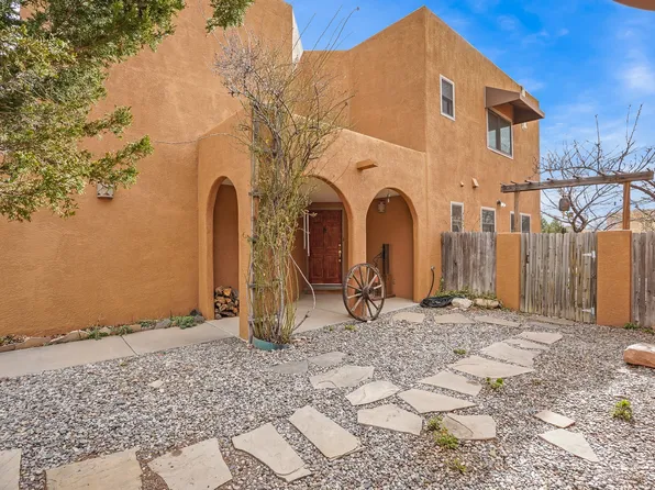 1402 Paseo Norteno, Santa Fe, NM 87507