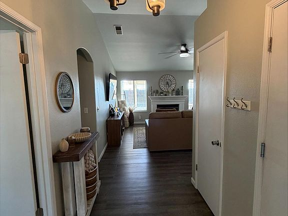 4th image of 399 Barcelona Dr