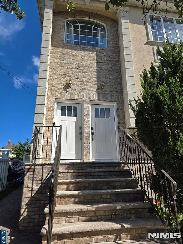 3 bed, 2.0 bath, $3,800 — Photo 3