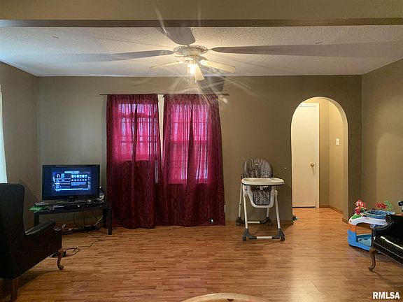 4th image of 704 Beggs St