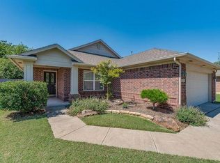 2016 SE 8th St, Moore, OK 73160