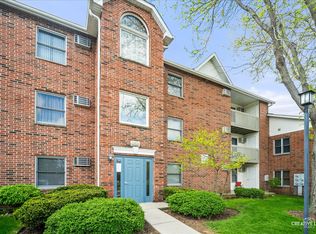 1352 Cunat Ct APT 3C, Lake In The Hills, IL 60156