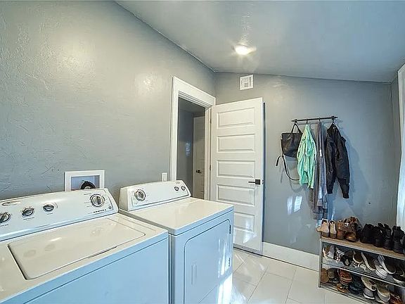 4th image of 2817 NW 14th St