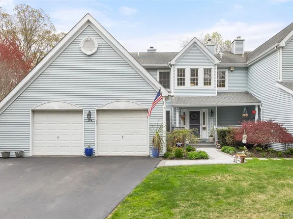 204 Mountain Ridge Drive #204, Mount Sinai, NY 11766
