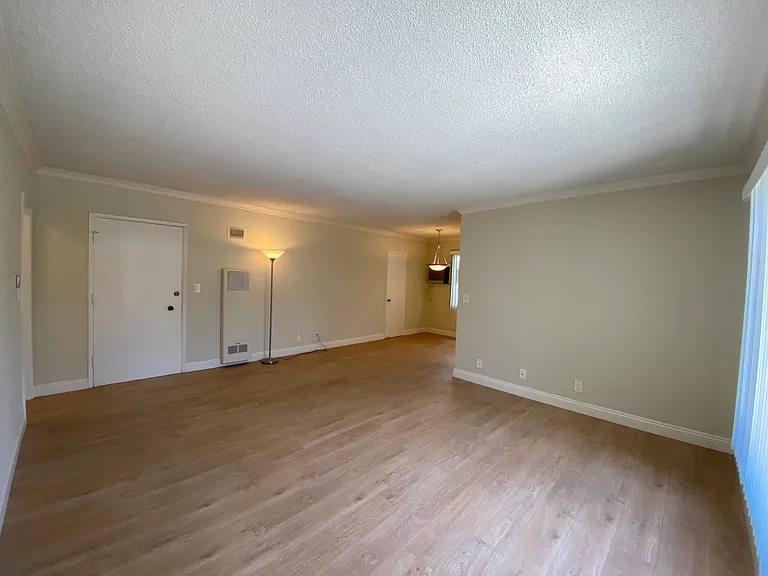 122 N Wetherly Dr #5 — Photo 14