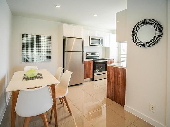 5th image of 924 Marseille Dr Unit 32-924-32