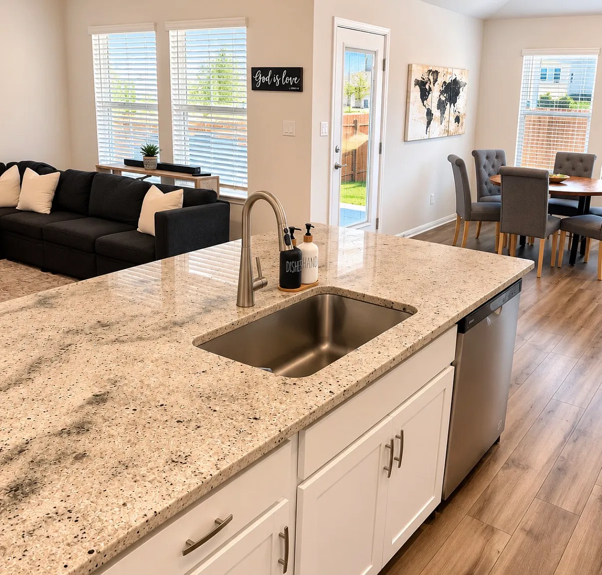 4 bed, 1720 sqft, $2,800 — Photo 4