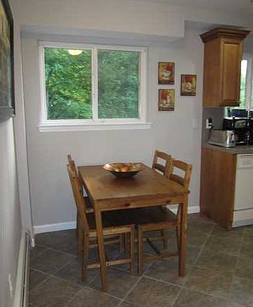 4th image of 110 Sharrott Ave
