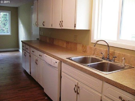3rd image of 6112 NE 104th Ct