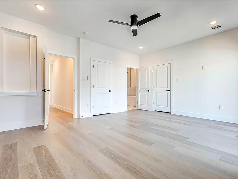 5638 Dolores St — Photo 24