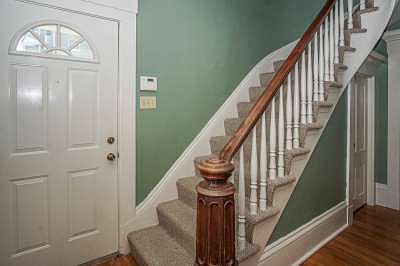 Front Foyer/Staircase